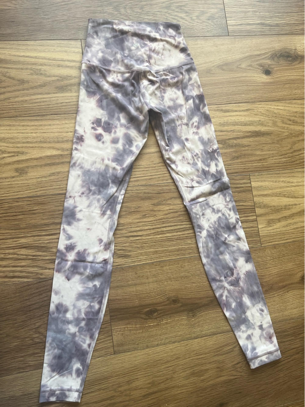 Lululemon Women’s Lavender Marble Athletic Leggings